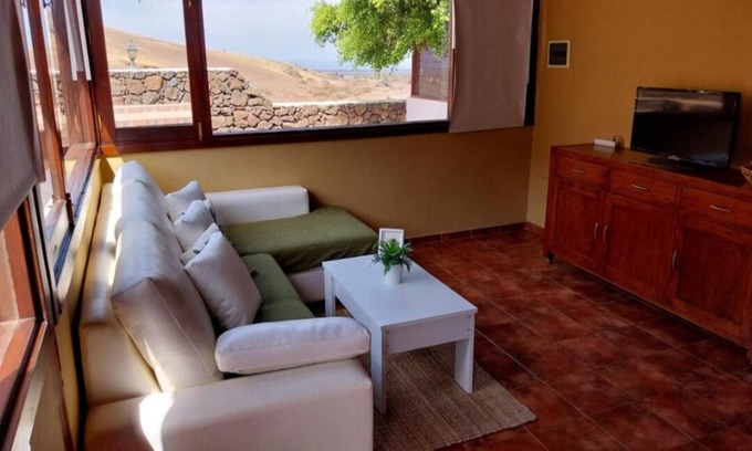 Yaiza House | Finca Rural en el Pueblo de Yaiza, Vistas a Timanfaya