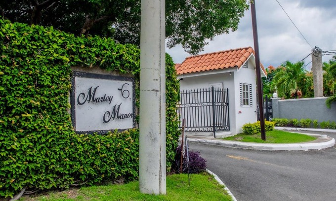 Yallahs Apartment | Finest Accommodation Apt # 421 Bloc # 4 Marley Manor 6 Marley Rd Kgn 6