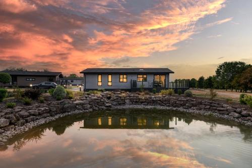 Cambridge Ski Chalet | Finest Retreats - Cambridge Luxury Lodge