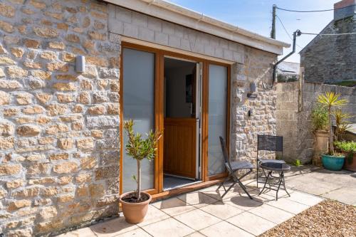 Porthleven Apartment | Finest Retreats - The Hideaway - Studio Apartment in Porthleven