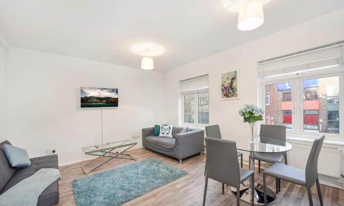 Finsbury Park Apartment | Finsbury Park Station Apartment! (C)