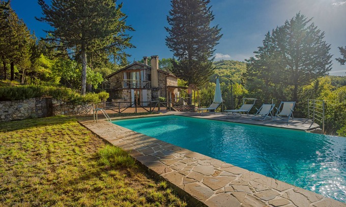 Castellina in Chianti Villa | Fioraie villa with pool and breathtaking views for 6 people