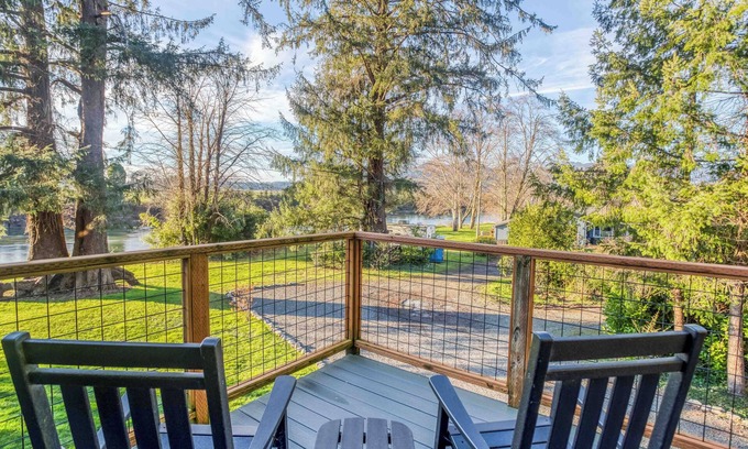 Nehalem House | FirePit, Riverview, Beach Nearby, and Spacious Deck