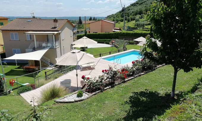 Castelvecchio Apartment | First floor apt with terrace, garden & pool in Lucca countryside