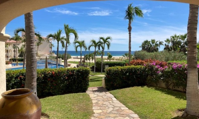 Zona Hotelera Condo | First floor beach condo sleeps 6 (1 king size bed plus 2 queen size beds)