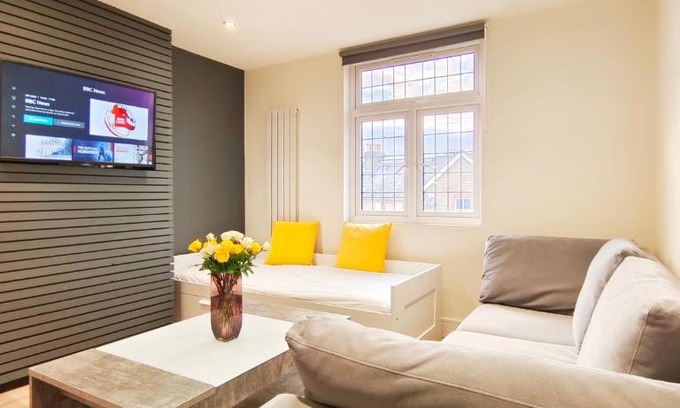 Hillingdon Apartment | First floor Flat 1 Northwood