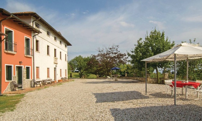 Isola Vicentina Apartment | First floor vacation apartment in a country house from the 19th century, located on a hill with beau