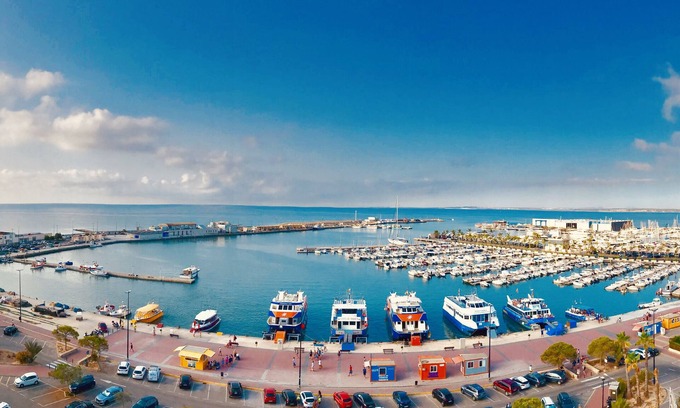 Santa Pola Apartment | First line with sea & beach at 150m, shopping, Santa Pola