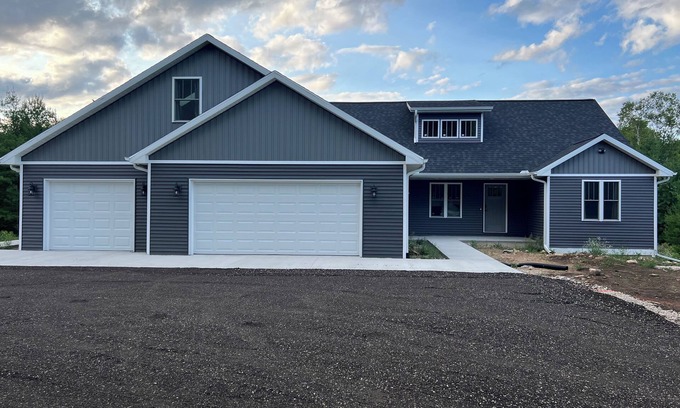 Fish Creek House | Fish Creek family retreat! A peaceful 6 bed/3 bath newly built home.