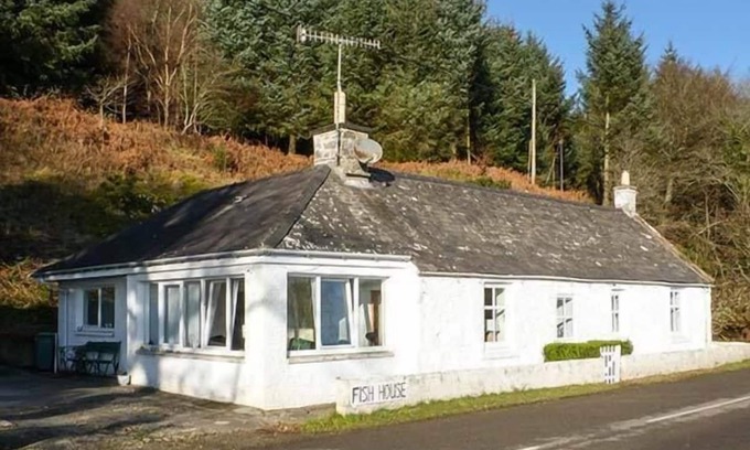 Kirkcudbright Cottage | FISH HOUSE, pet friendly, with open fire in Kirkcudbright