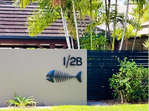 Mission Beach House | Fish on a Fence - Absolute Beachfront