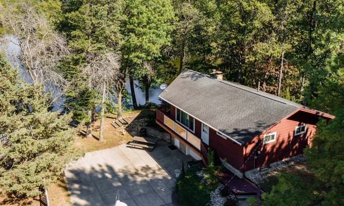 Friendship House | Fish Tale on Beautiful Castle Rock Lake