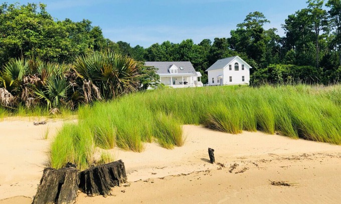 Minnesott Beach House | Fisher Point Cottage on the Nuese River