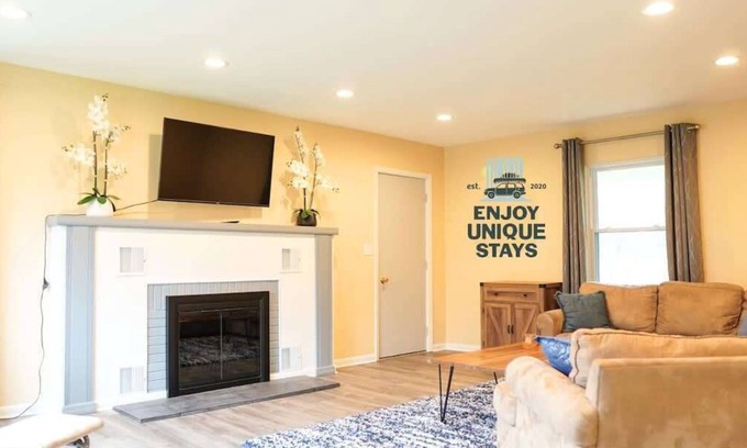 Berrien Springs House | Fisher's Fancy l Near the river & in house games!