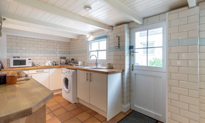 Porthleven House | Fisherman's Cottage - Four Bedroom House, Sleeps 6
