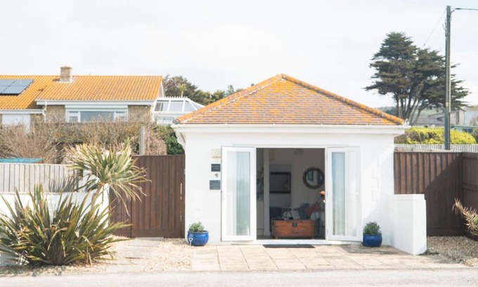 West Bexington Ski Chalet | Fisherman's Daughter