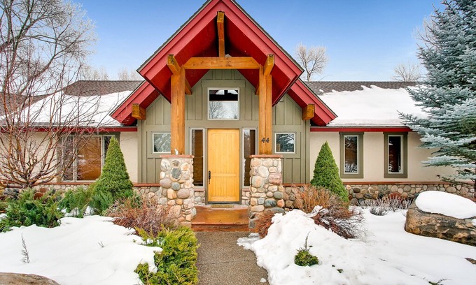 Eagle House | Fisherman's Paradise on Eagle River – 10 Minutes from Eagle Airport