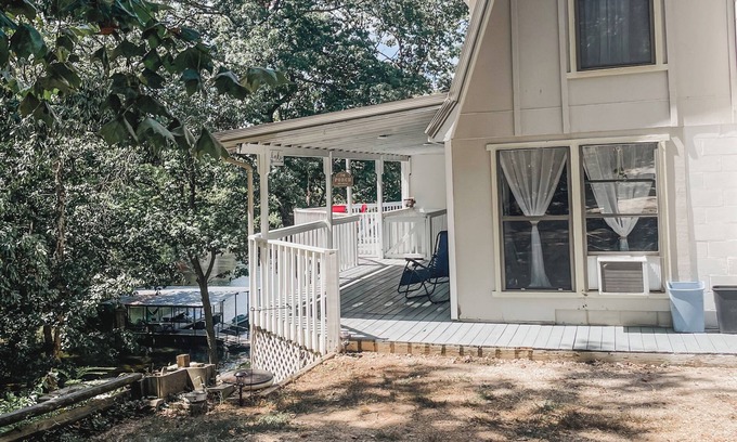 Rocky Mount House | Fishermen's Dream/sleeps 8/direct dock access/Secluded