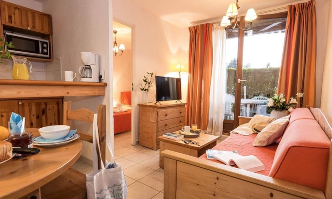 Evian-les-Bains Apartment | Fitness, swimming pool, balcony, parking, tv, 31-35m², Thollon les Mémises