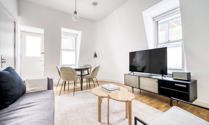 Fitzrovia Apartment | Fitzrovia 2BR on Tottenham Crt Rd, nr. Oxford Str. Shops, by Blueground