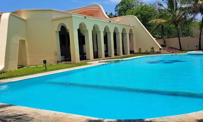 Diani Beach Villa | Five bedroom Beachfront luxury villa