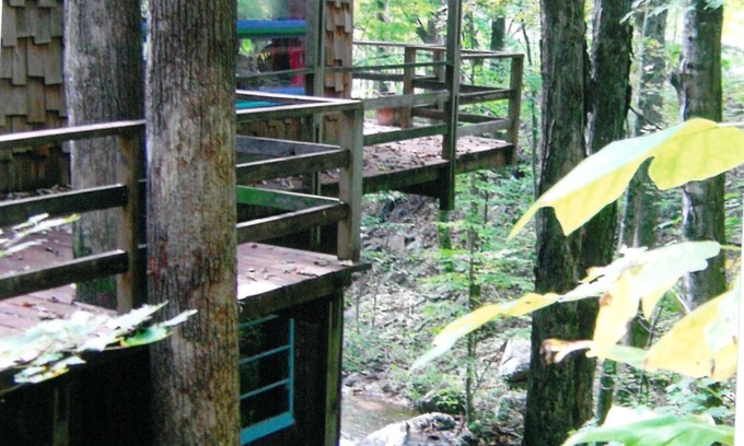 Bakersville House | Five-star, Romantic Cozy Home Built Right Over the Waterfalls Very Pet Friendly