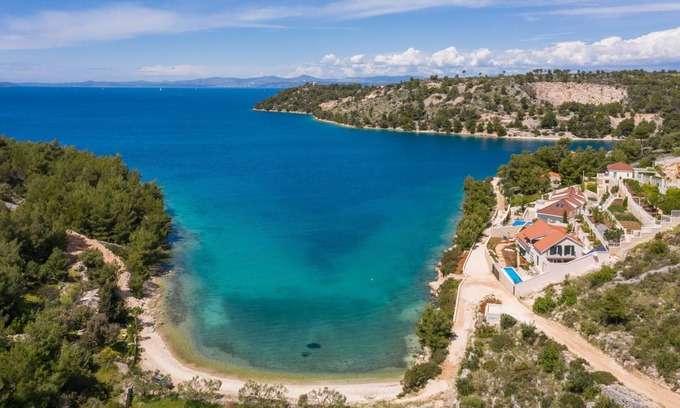 Bobovisca Villa | Five Stars Beachfront Villa with Heated Infinity Pool, Jacuzzi, Charming Sunsets