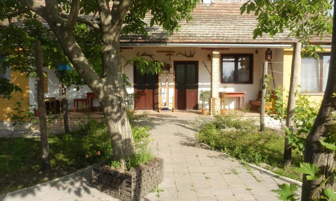 Tass House | Flóra Vendégház Tass