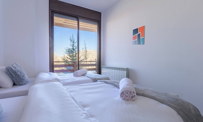 Kfardebian Apartment | Flake fall