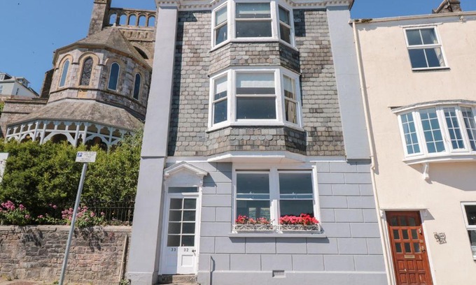 Dartmouth Apartment | Flat 1, 32 Newcomen Road