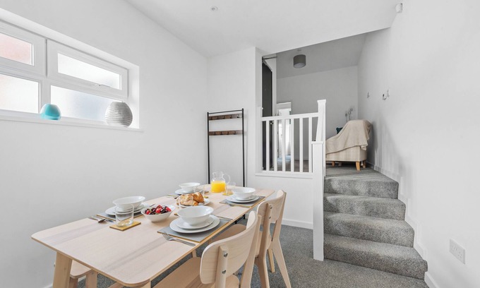 Lower Wick Apartment | Flat 1 - close to shops with parking