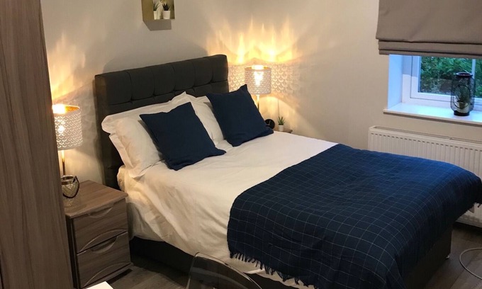 Reading Apartment | Flat 1 Helena House, 1-Bed, Sleeps 2, Garden