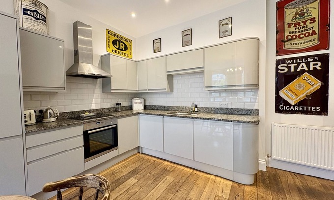 Shoscombe Apartment | Flat 2, Waterloo Apartments