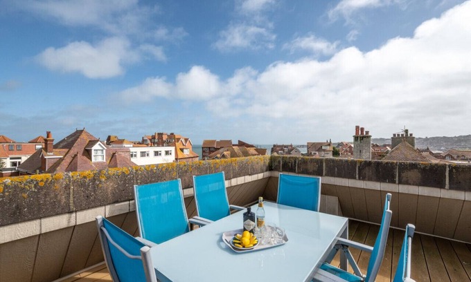 Swanage Apartment | Flat 9 Broadleys - Three Bedroom Apartment, Sleeps 6