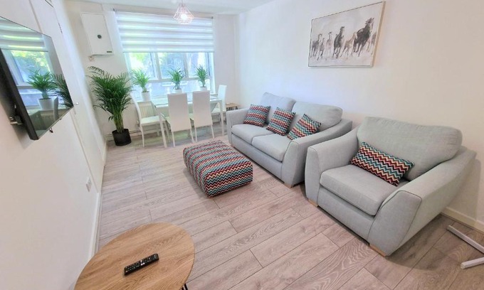 Latchmere Apartment | Flat in Battersea, 5 minutes from Clapham Junction Station