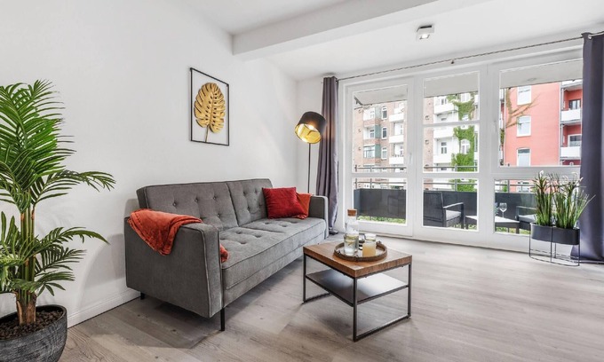 Mitte Apartment | Flat in Südfriedhof with large balcony