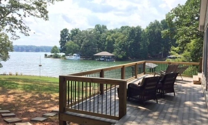 Moneta House | Flat Lot, Views! Waterslide, Firepit, Kayaks, Pickleball, Pingpong, Tennis, WiFi
