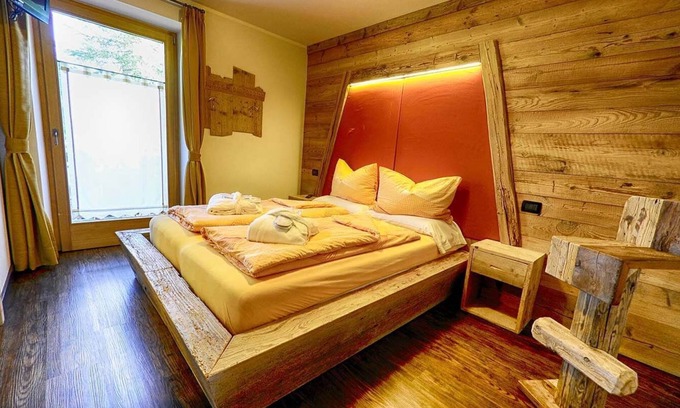 Teola Apartment | Flat Mont dala Nef - Baita Cusini with Mountain View, Spa Area & Wi-Fi