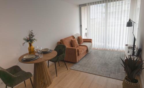 Vila Nova de Gaia Apartment | Flat with garage and balcony with view to a garden