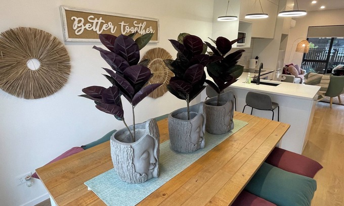 Flat Bush House | Flatbush Holiday Accommodation, 3 Bedroom Town House WH1 | Apartment
