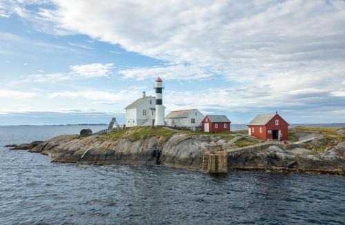 Midsund Municipality Resort | Flatflesa Fyr - by Classic Norway Hotels