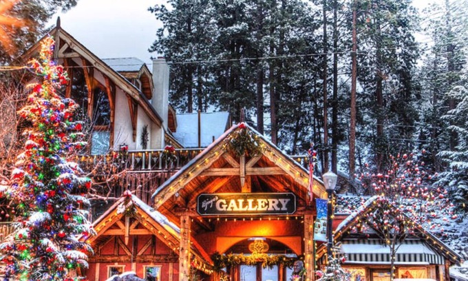 Woods Bay House | Flathead Lake Retreat-Walk to the lake!