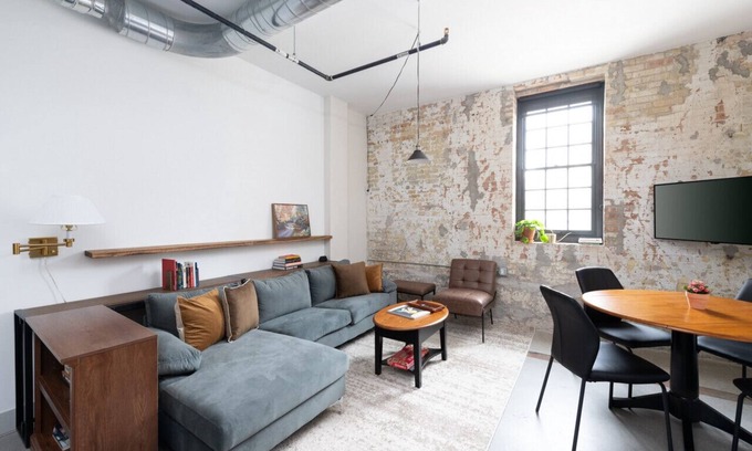 Westown Apartment | Flexhome Brewery District 2-Story 2BR Apt Near Fiserv with Rooftop, Gym, and Parking