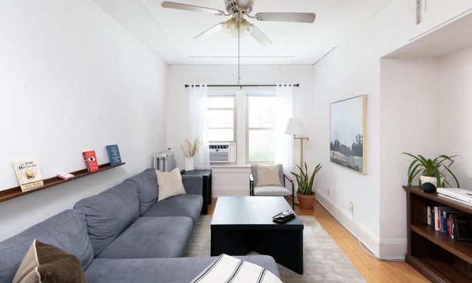 Milwaukee Apartment | Flexhome Economy 1BR Apartment B4