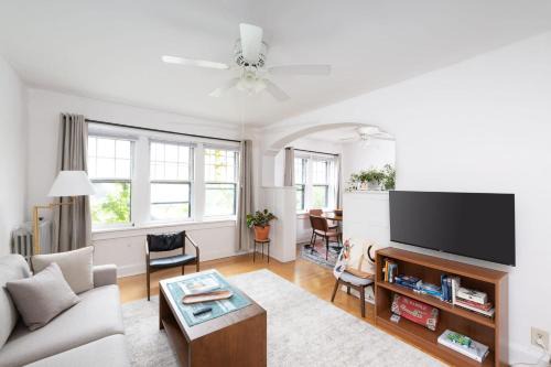 Milwaukee Apartment | Flexhome Economy 2BR Apartment B2