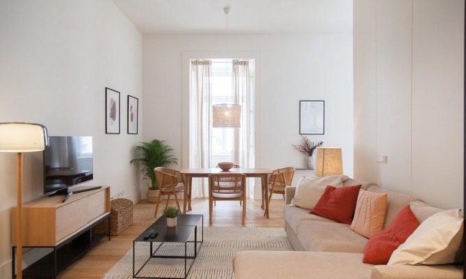 Santa Maria Maior Apartment | FLH Praça Comércio Bright Flat