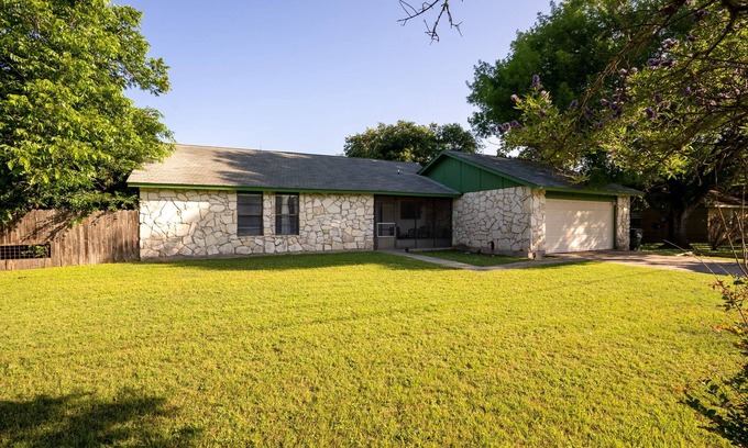 Martindale House | Floaters Oasis near the River
