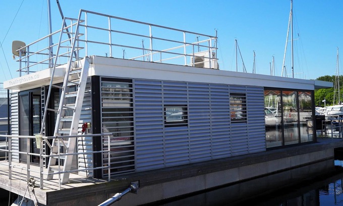 Boltenhagen House | Floating 44 in Boltenhagen - Festliegende Hausboot in der Weißen Wiek