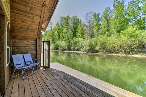 Vancouver House | Floating Home on Columbia River with Provided Kayaks