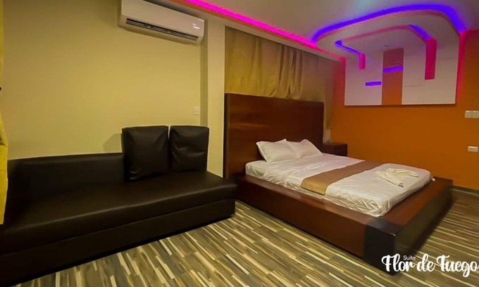 Coatepeque Apartment | Flor de Fuego Suite, Villa Noelia room for couples on the lake